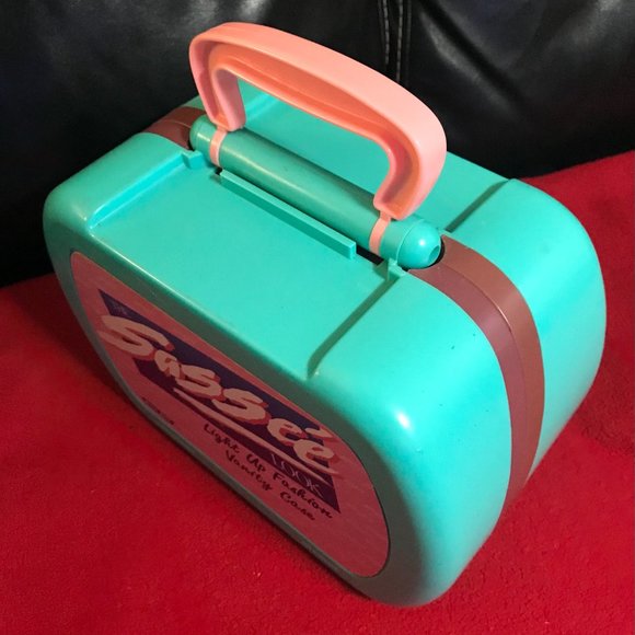 Blue Box Toys The Sassee Look Vanity with Light Mirror Caboodle - Picture 6 of 7